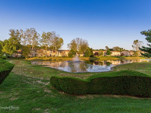 4th image of 216 Pond View Ln