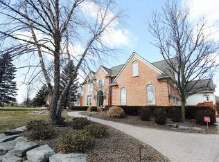 5726 Kirkridge Trl, Rochester, MI 48306