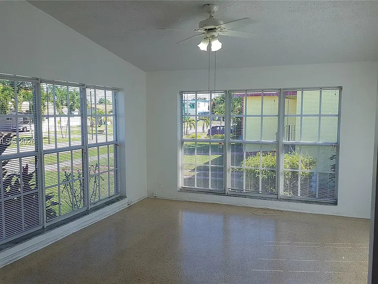 7900 SW 22nd St — Photo 3