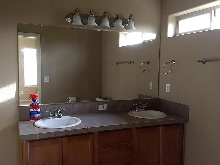 1400 NE Alexandria Pl — Photo 7