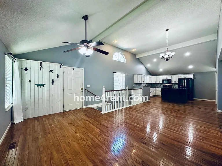 8601 England St — Photo 6