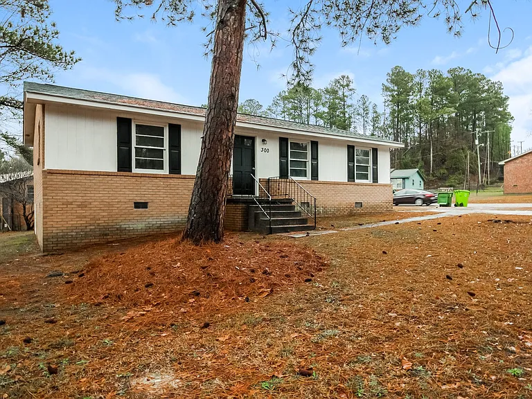 524439_017_front_view_13458595.jpg