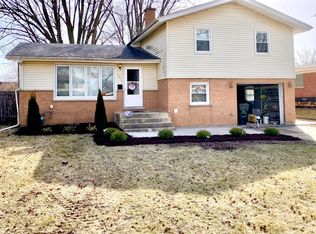 1273 Douglas Ln, Crete, IL 60417