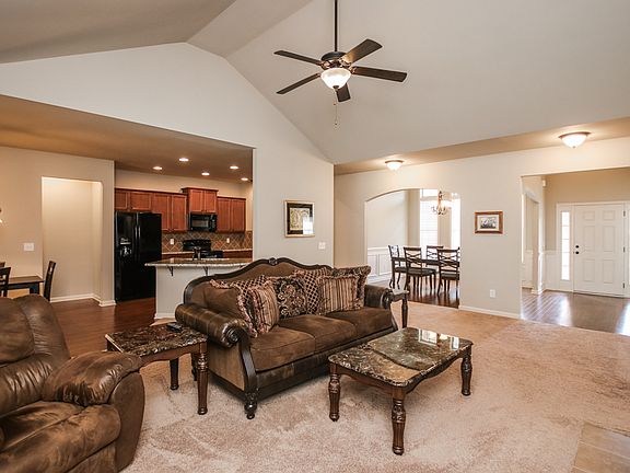 4th image of 5033 General Eisenhower Dr