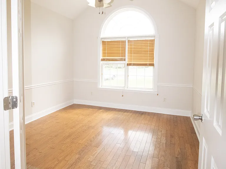 1008 Houndsbark Ct — Photo 18
