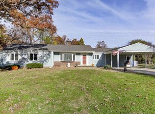 8 Northern Dr, Decatur, IL 62521