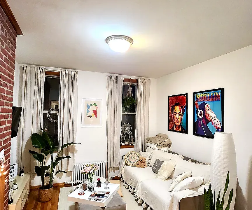277 Devoe St #2