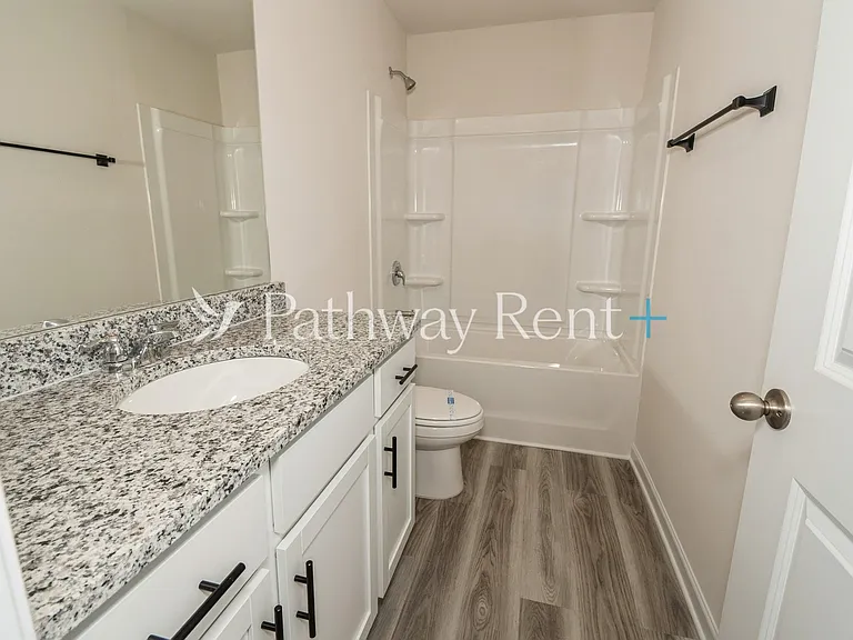612 Mackenzie Cv — Photo 11
