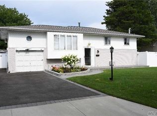 349 W 20th St, Deer Park, NY 11729