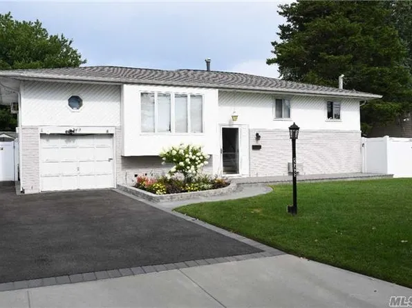 349 W 20th St, Deer Park, NY 11729