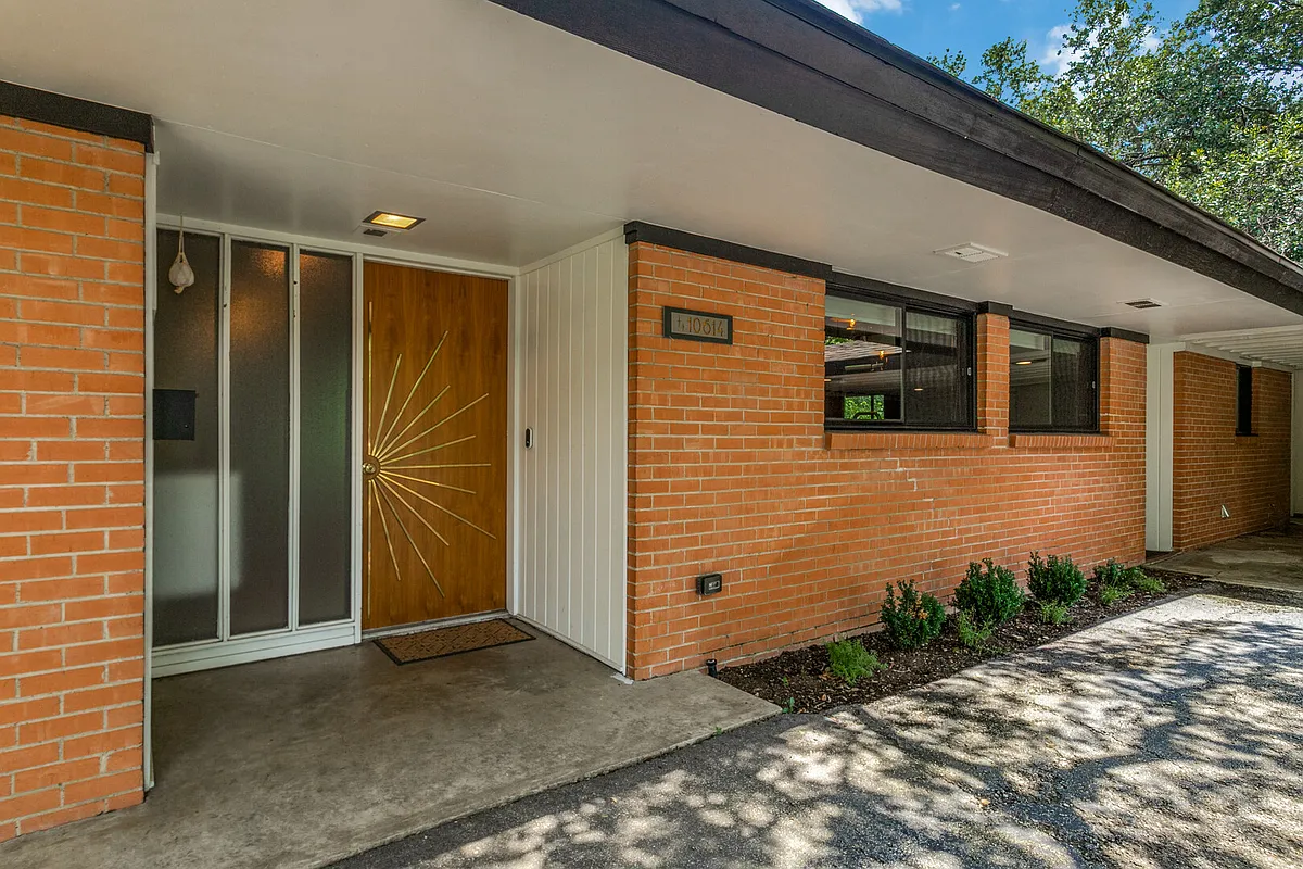 Building Photo - Royal Springs Dr