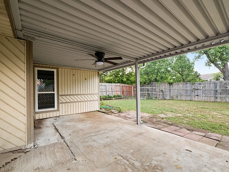 2043 Beverly Hills Ln — Photo 12