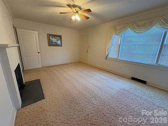 5th image of 968 Hampton Grace Ave