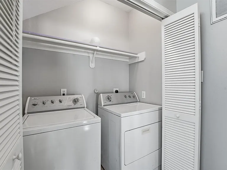 1507 Sutton St — Photo 11