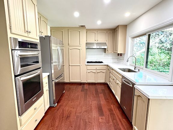 5th image of 230 Armstrong Dr