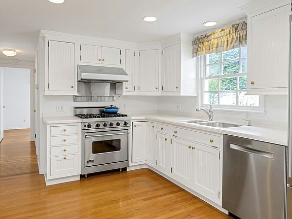 3rd image of 54 Oak Grove Pl