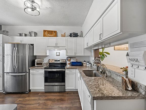 4th image of 9928 NW 57th Mnr