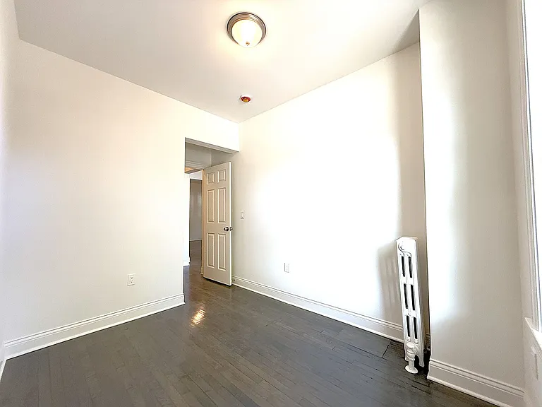 Richland Apartments on Bartlett — Photo 10