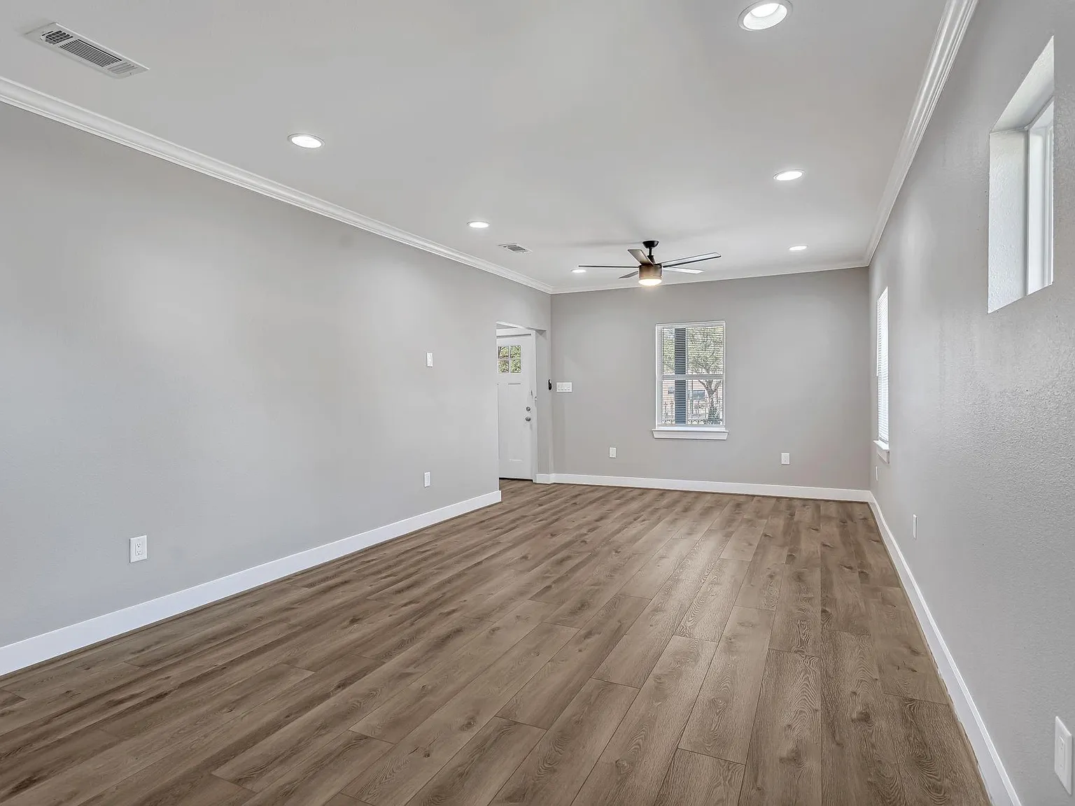 2 bed, 2.0 bath, 1400 sqft, $1,990 — Photo 4