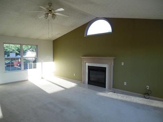 4th image of 293 Streamwater Ct