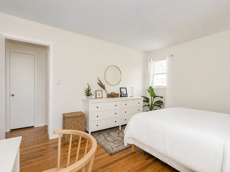 44 Parkway W — Photo 5