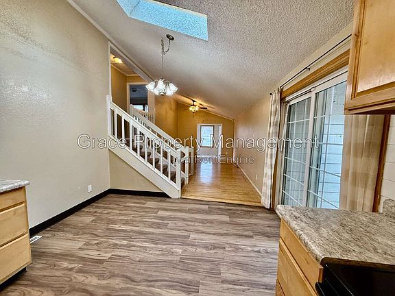 5th image of 405 S 28th Ln