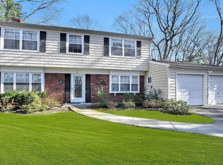 21 Gables Blvd, Setauket, NY 11733