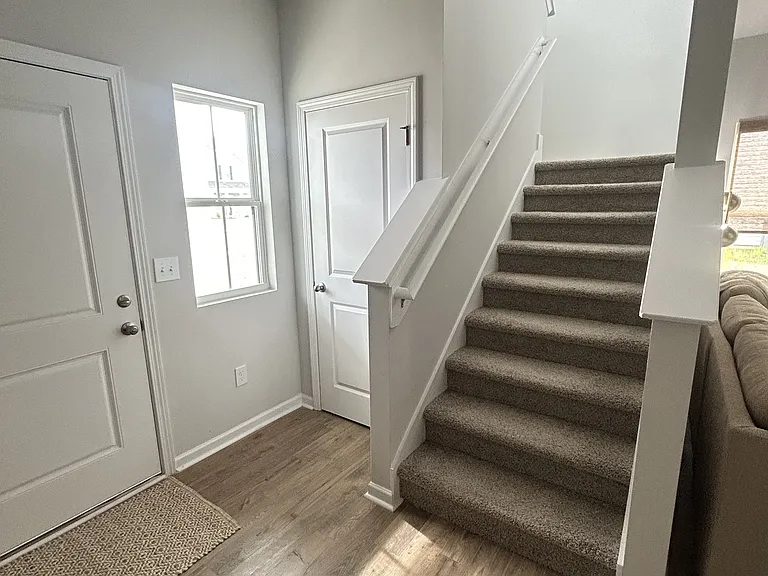 654 Melbourne Dr — Photo 9