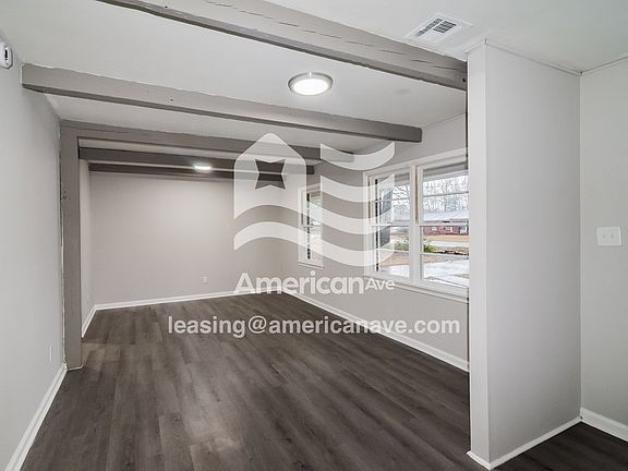 1326754_005_wm_-_living_room_13546501.jpg