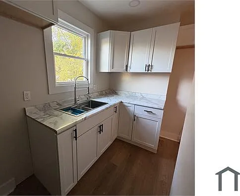 1076 E 15th Ave — Photo 7