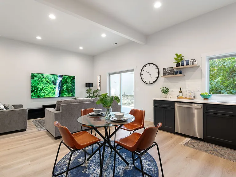 Hidden Hills Condominiums — Photo 14