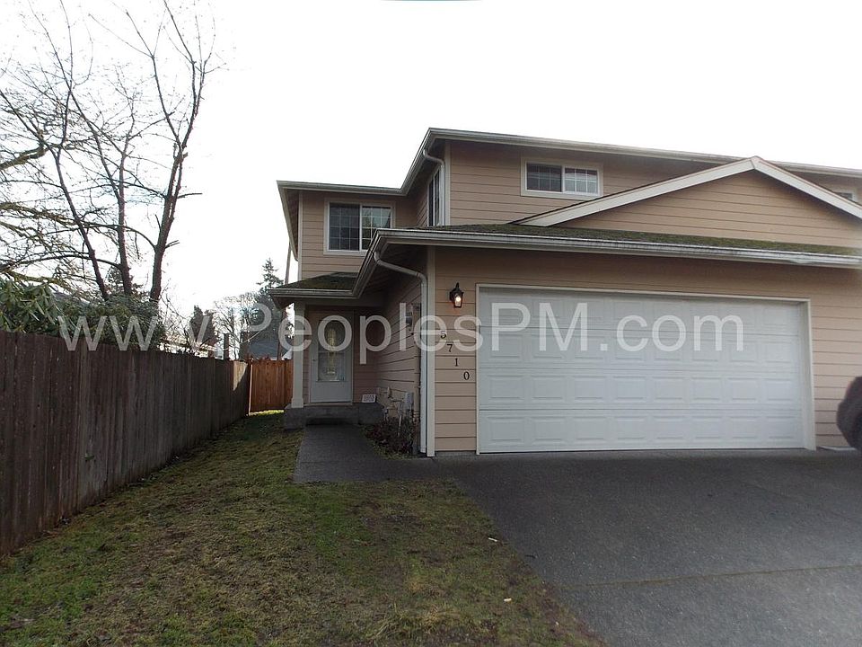 Front w/ 2 car garage