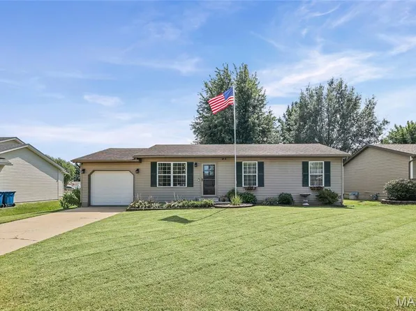 20 Crest Dr, Highland, IL 62249