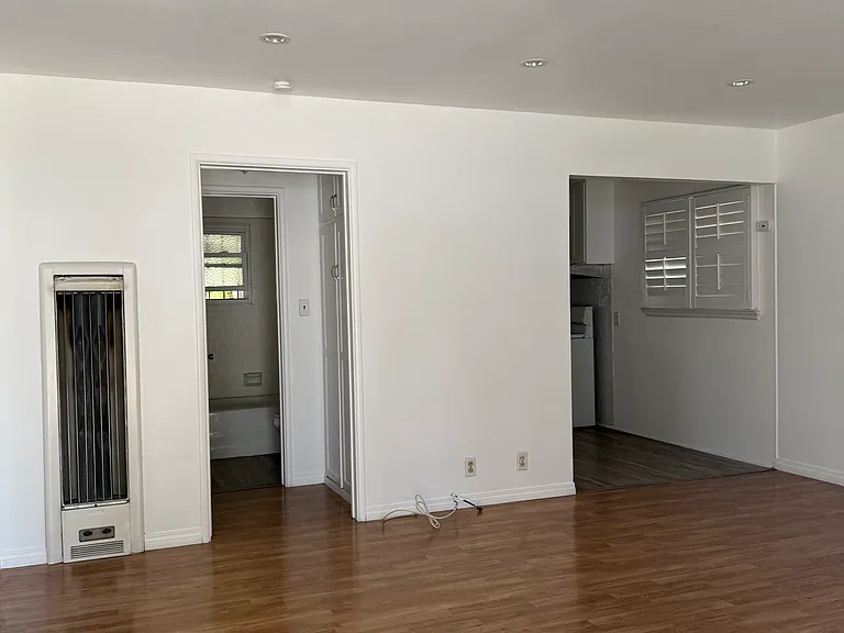 526 E Olive Ave — Photo 4