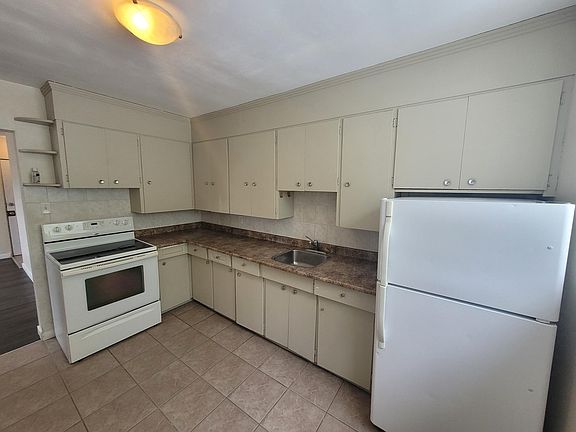 3rd image of 5910 118th Ave NW
