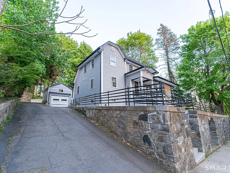 24 Concord St — Photo 2