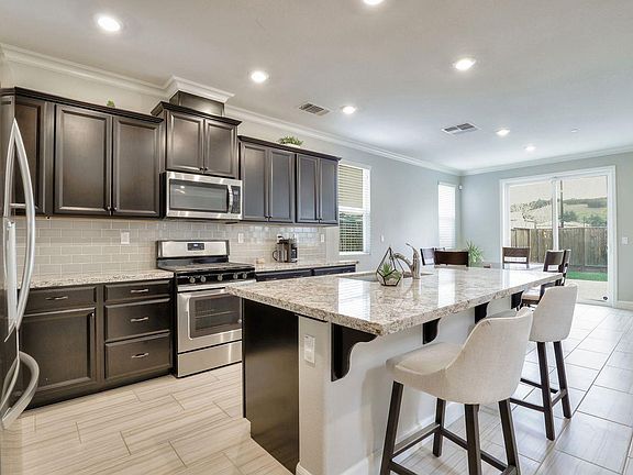 5th image of 2581 Grassland Way