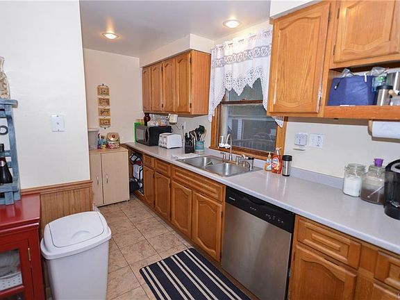 4th image of 236 Falconer St