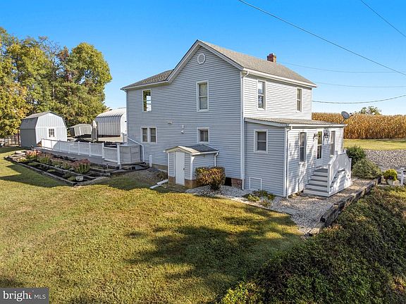 2nd image of 758 Honeysuckle Ave