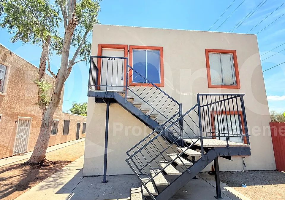 2145 W Mariposa St #201