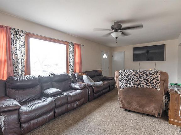 3rd image of 60 Richard Dr