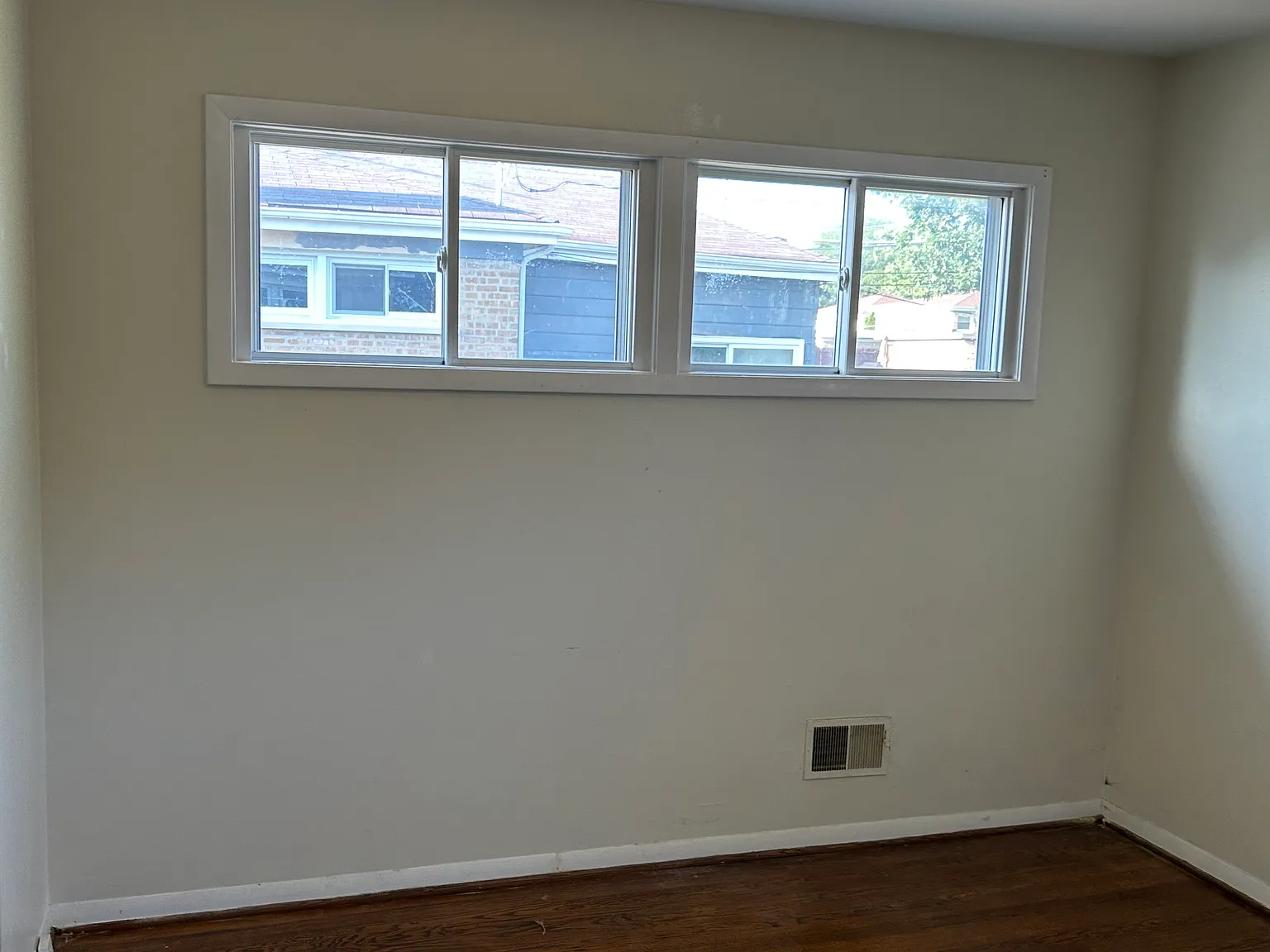 3 bed, 1750 sqft, $2,950 — Photo 2