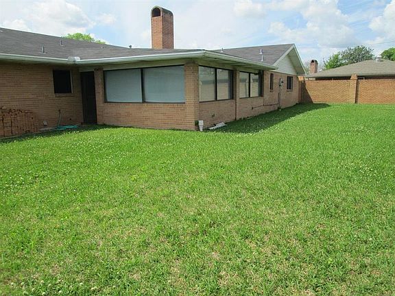 2nd image of 1604 Glenmont Dr