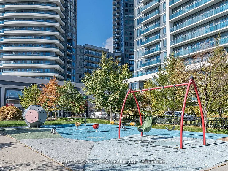 7167 Yonge St #1212 — Photo 3
