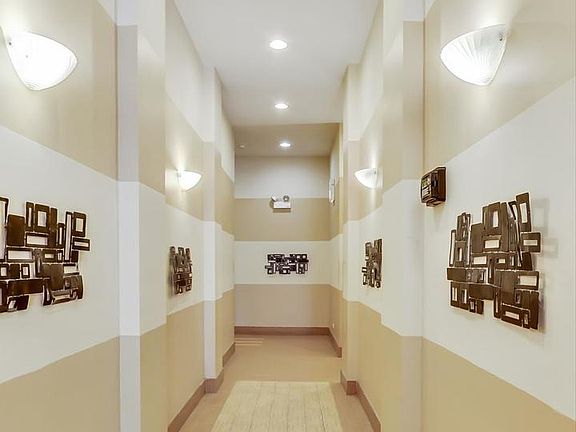 5th image of 4755 N Washtenaw Ave APT 406