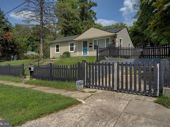 2nd image of 2402 Lakehurst Ave
