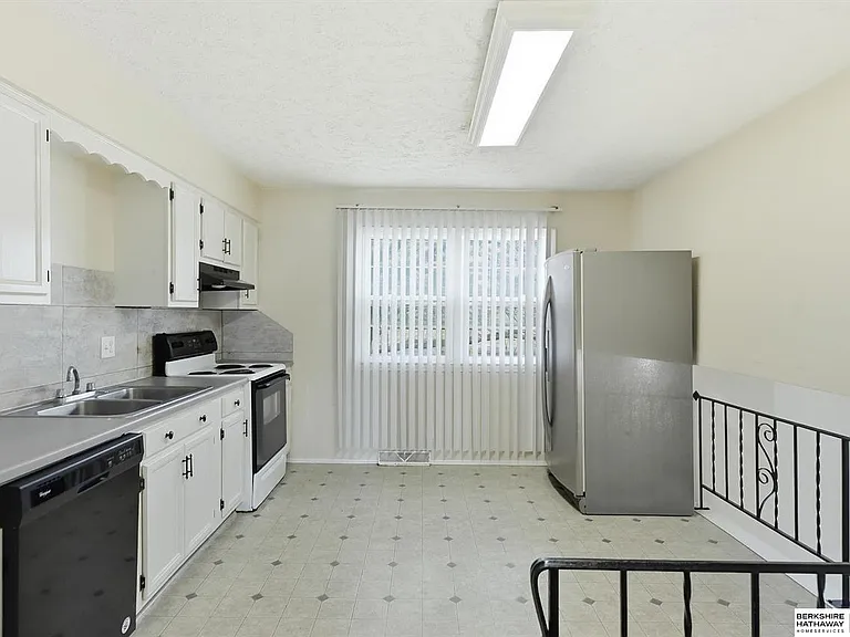 10804 Borman Ave — Photo 2