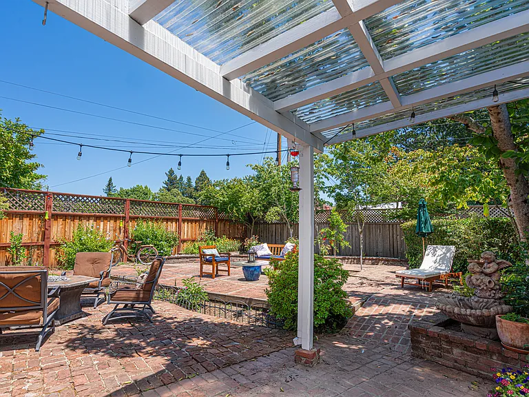 1208 McDonald Ave — Photo 22