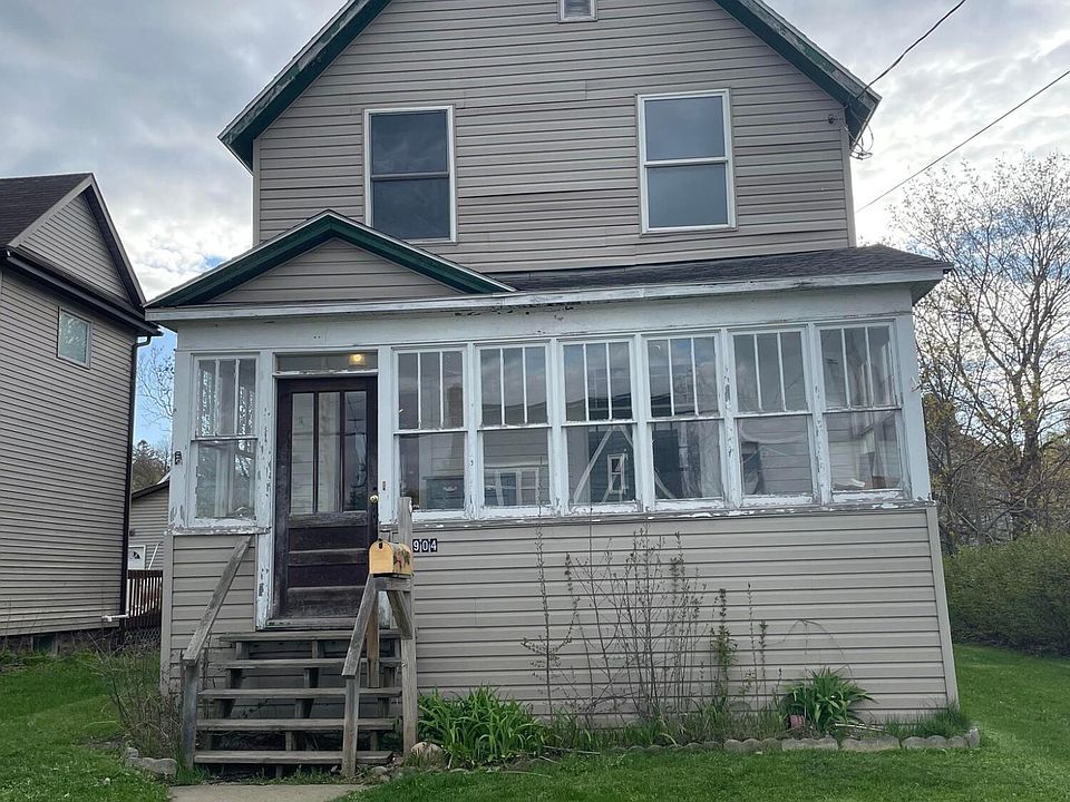 1st image of 904 John St