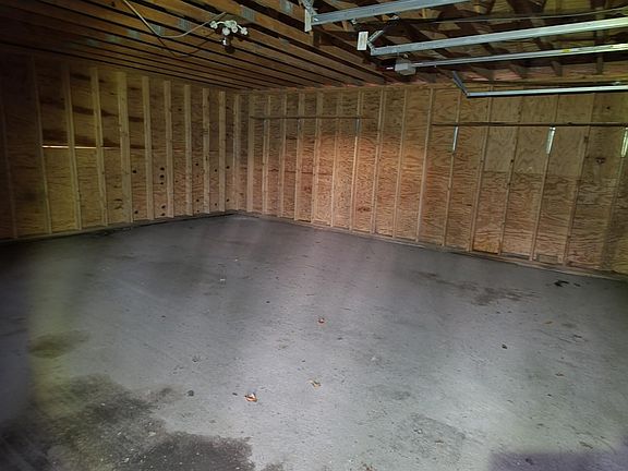 3rd image of 80 Woodland Dr